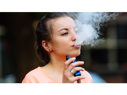 SMOKING IN TEENAGERS: WHAT RISK DOES IT POSE TO THEIR ADULT LIFE ? * SMOKING IN TEENAGERS: WHAT RISK DOES IT POSE TO THEIR ADULT LIFE ? *